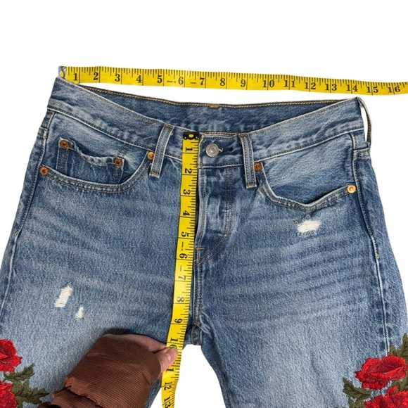 Levi's 501T Floral Jeans Embroidered Distressed Cropped Tapered Crop Denim 26 - Picture 13 of 16